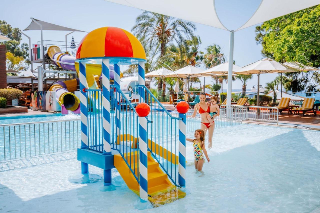 Amathus Beach Hotel Limassol Ngoại thất bức ảnh The resort's water park