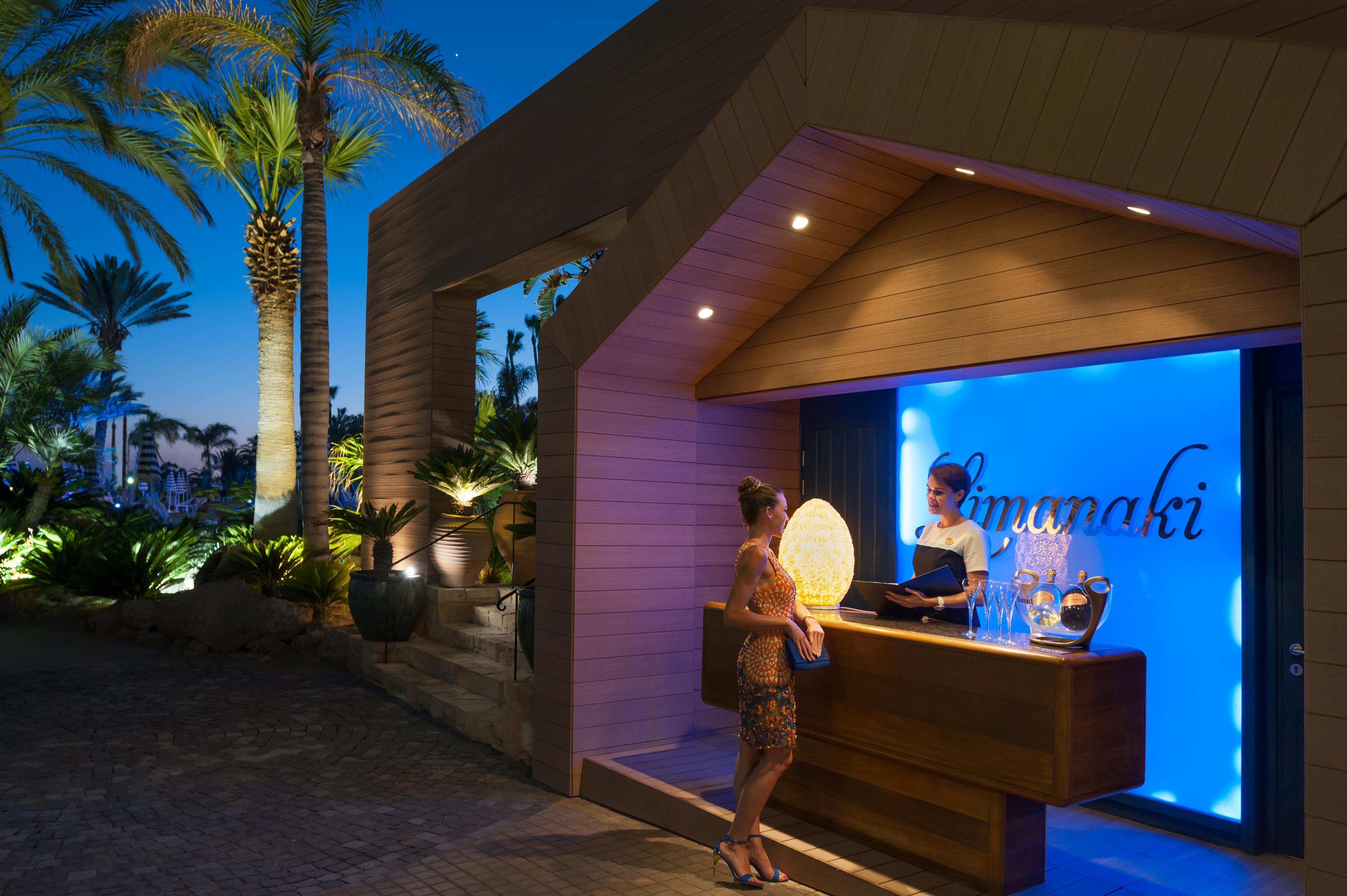 Amathus Beach Hotel Limassol Ngoại thất bức ảnh Entrance to the spa