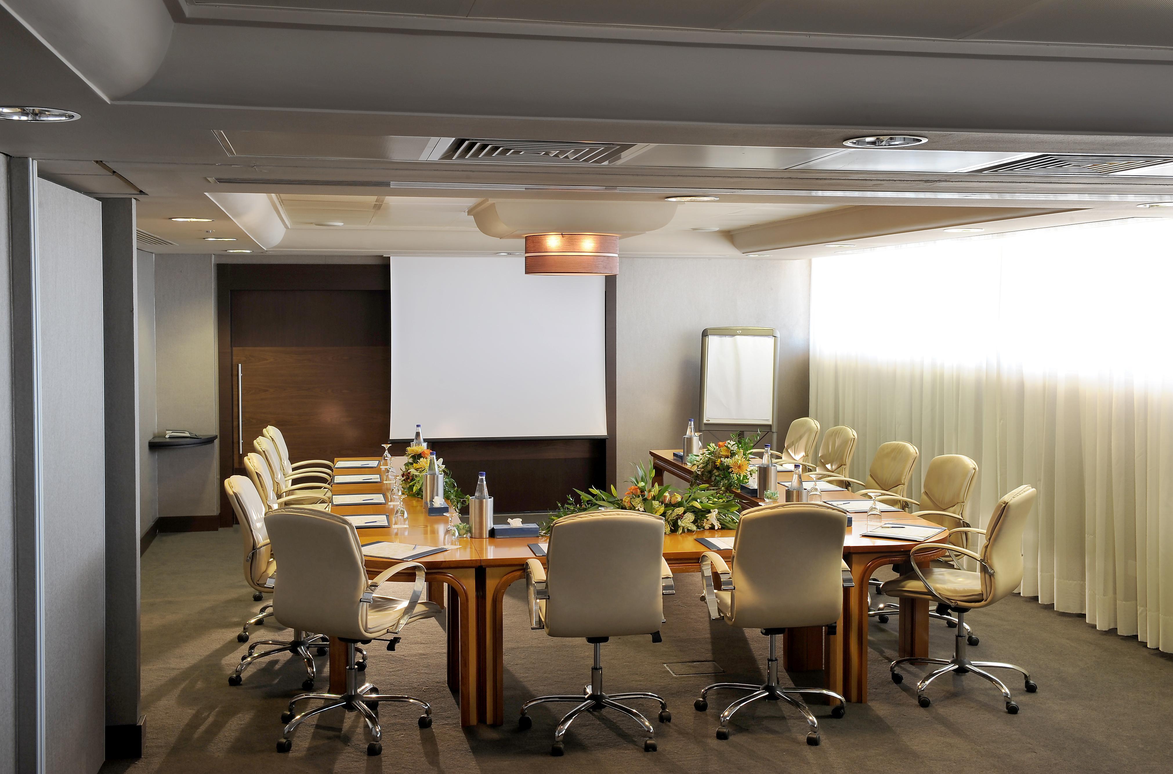 Amathus Beach Hotel Limassol Ngoại thất bức ảnh A meeting room