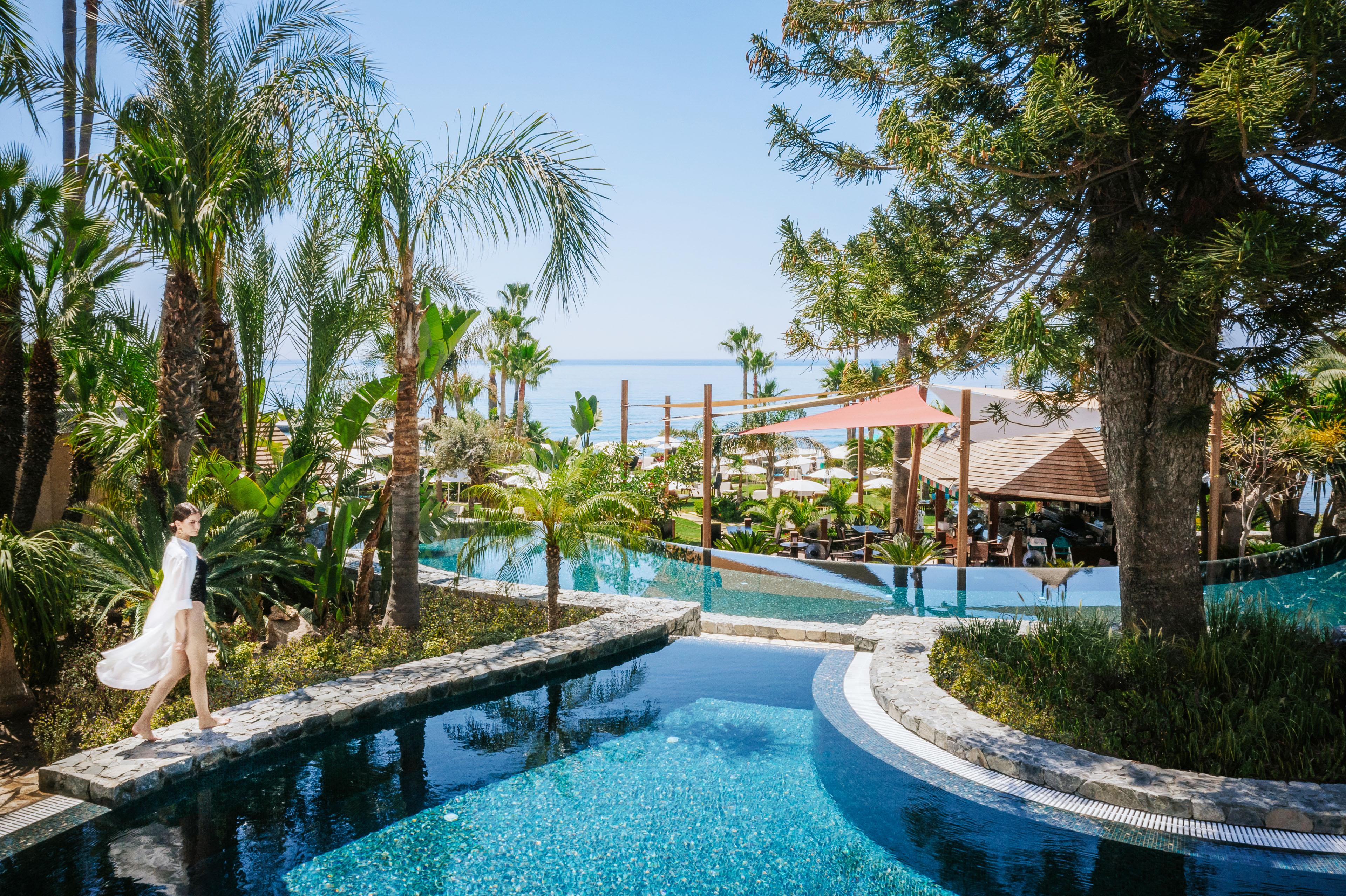 Amathus Beach Hotel Limassol Ngoại thất bức ảnh The resort's pool