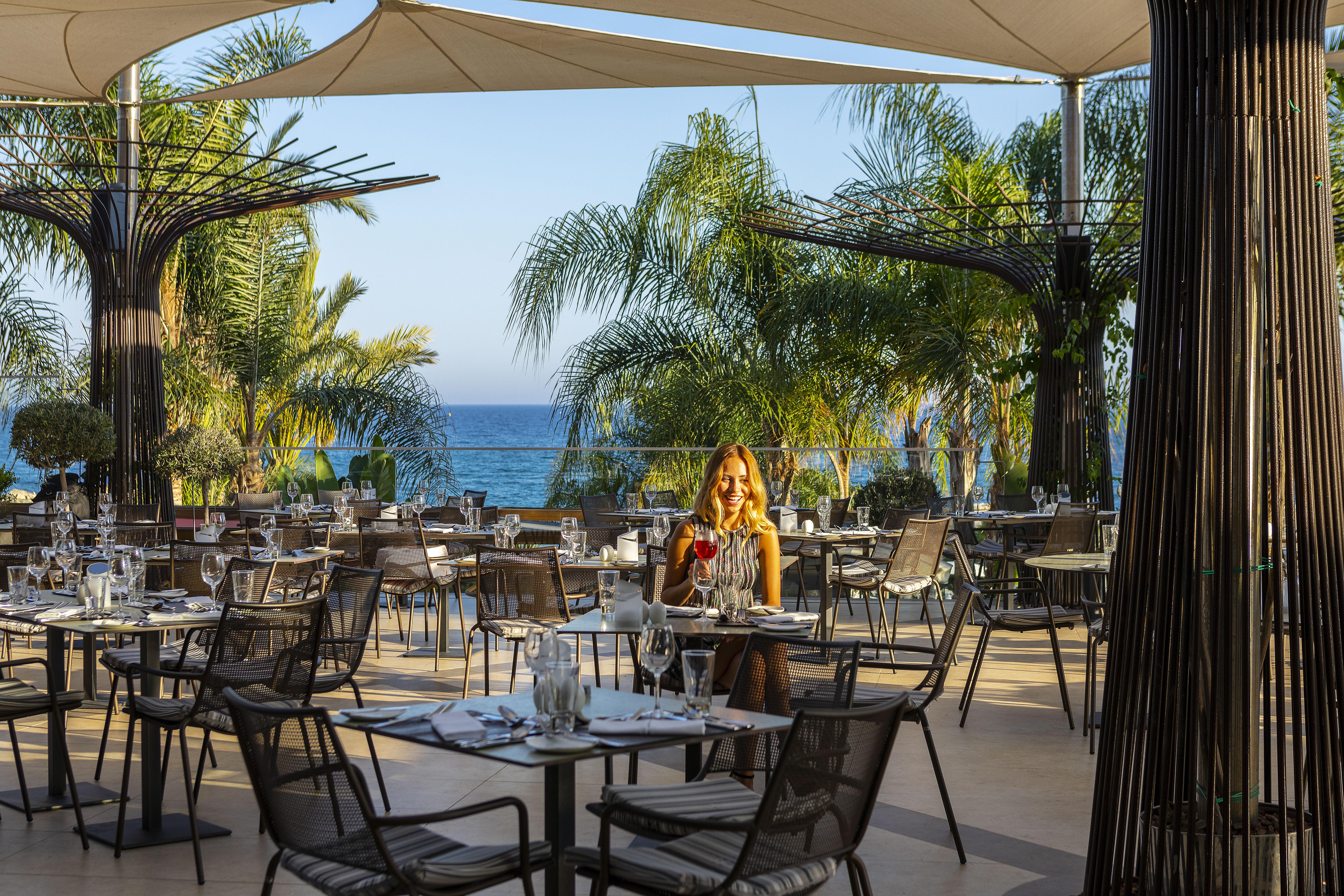 Amathus Beach Hotel Limassol Ngoại thất bức ảnh The restaurant at the Hotel Eden Roc Cap Cana