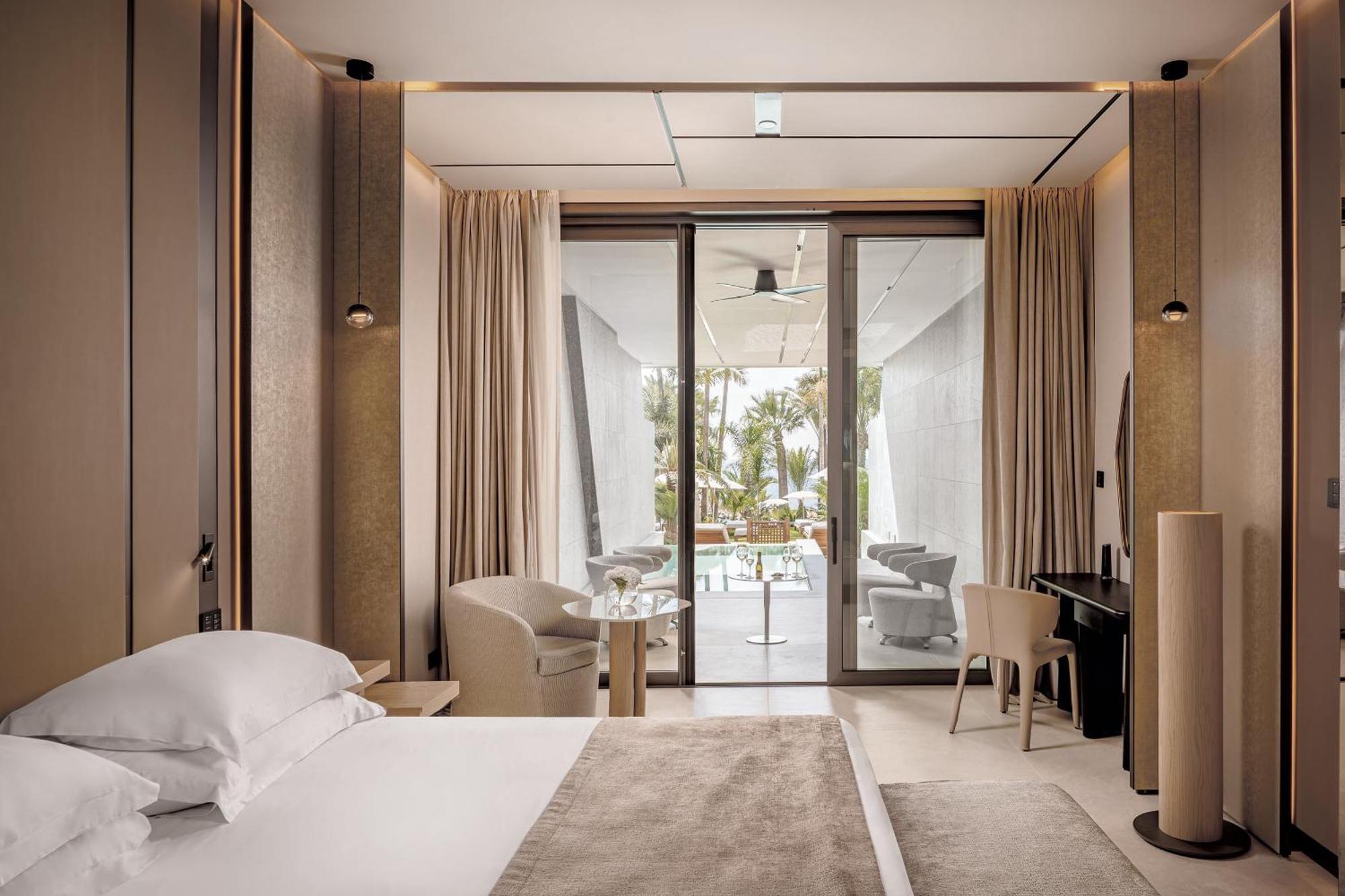 Amathus Beach Hotel Limassol Ngoại thất bức ảnh Deluxe Pool Access