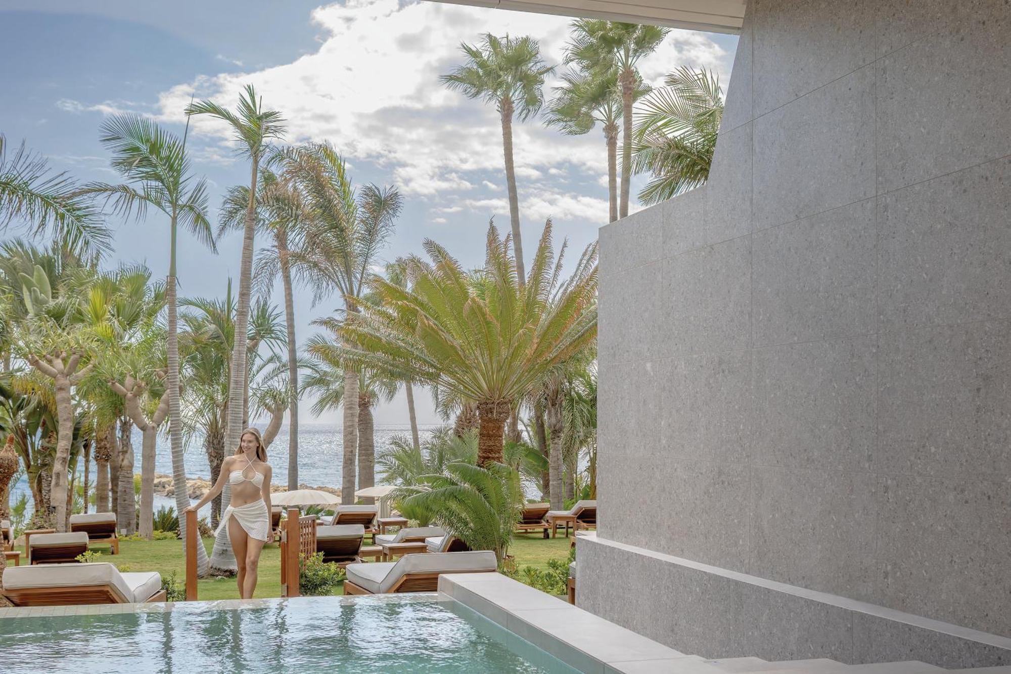 Amathus Beach Hotel Limassol Ngoại thất bức ảnh The beach at the hotel